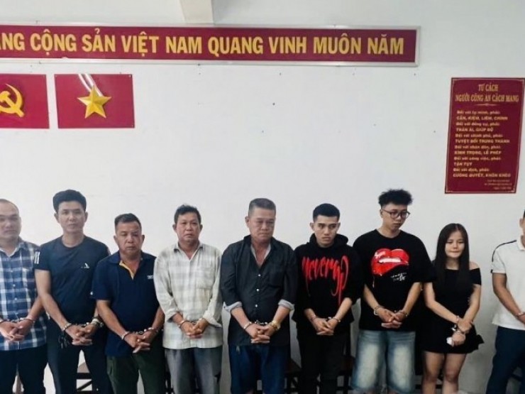 Vụ khiêng “quan tài“ diễu phố gây phẫn nộ dư luận: Bắt khẩn cấp 9 đối tượng