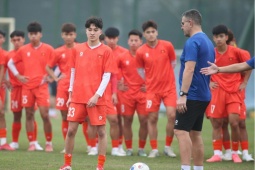 Sao trẻ Việt kiều gốc Hà Lan ra mắt U17 Việt Nam, HLV Cristiano thận trọng