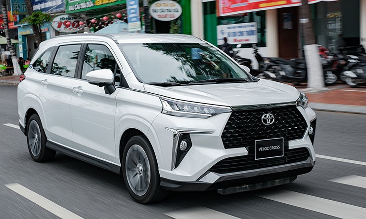 Giá xe Toyota Veloz Cross mới nhất kèm ưu đãi tháng 3/2025 - 2