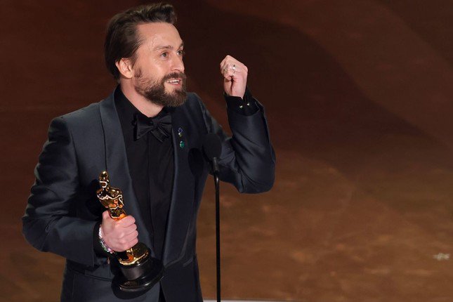 Kieran Culkin có tượng vàng Oscar đầu tiên trong sự nghiệp. Ảnh: Getty Images.