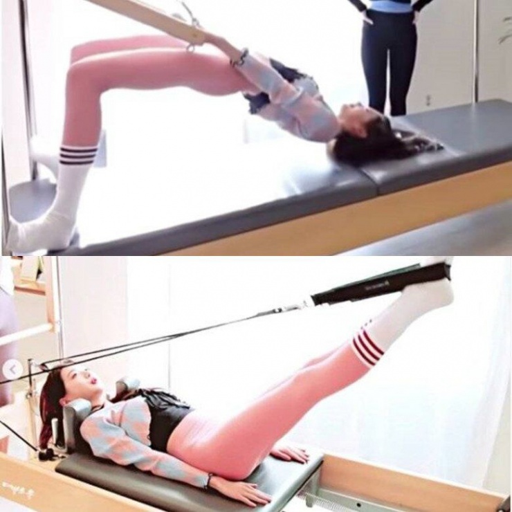 Thực hiện các bài tập Pilates, Jang Won Young khiến dân tình phải trầm trồ vì đôi chân dài như cặp kiếm Nhật của cô.