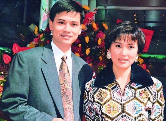 Trần Tú Văn và chồng, Lâm Quốc Hùng. Ảnh: Weibo