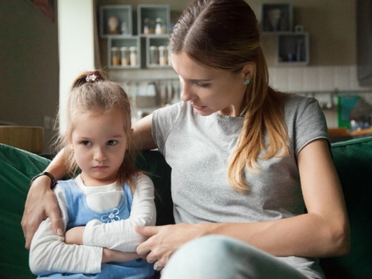 Chuyên gia mách cha mẹ một câu nói giúp xoa dịu ngay lập tức cơn tức giận của trẻ