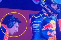 Tròn mắt xem  " Messi bỏ đá bóng làm thợ sửa xe "  cho tay đua MotoGP