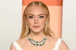 Lindsay Lohan được khen  ' đẹp ngỡ ngàng '  khi tham dự tiệc Oscar