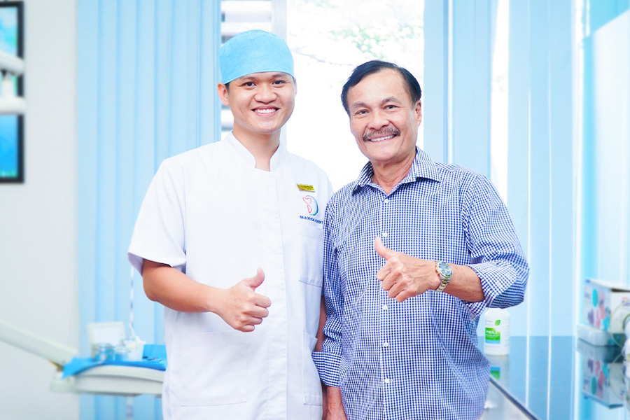 Bác sĩ Nhân cùng bệnh nhân Tấn Tới