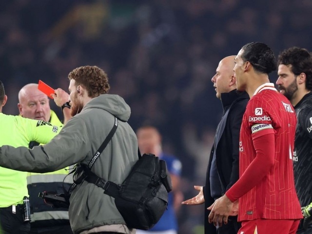 Đề nghị trừ điểm Liverpool ở Premier League