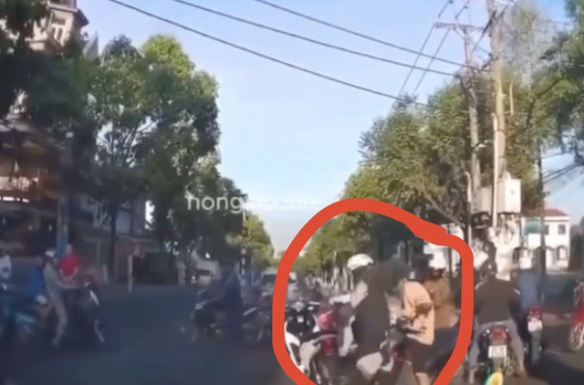 Hình ảnh Huynh tấn công người khác