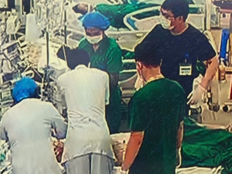 Truyền 22 lít chế phẩm máu cứu sống bệnh nhân 2 lần ngừng tuần hoàn