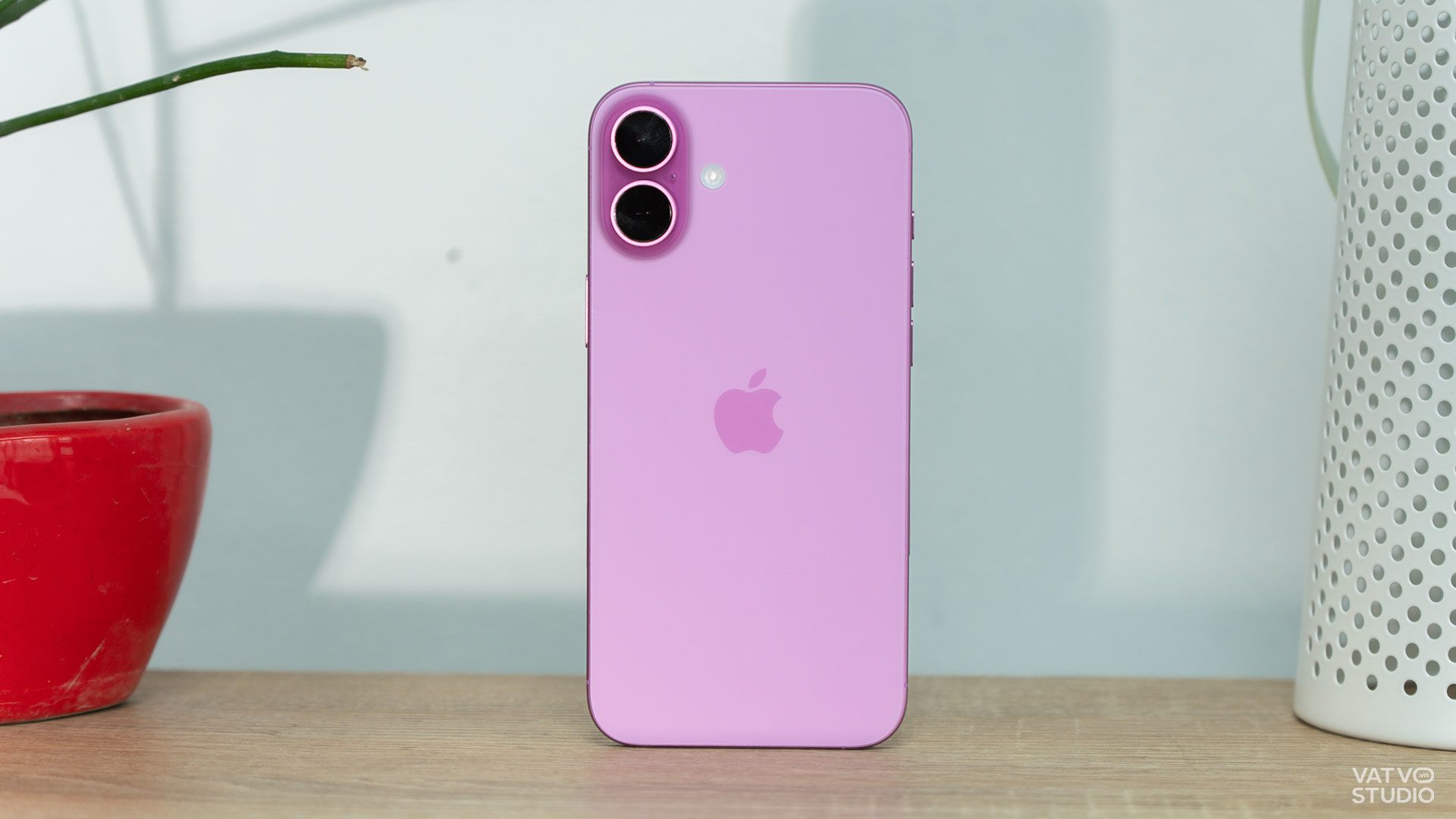 iPhone 16 Plus màu hồng.