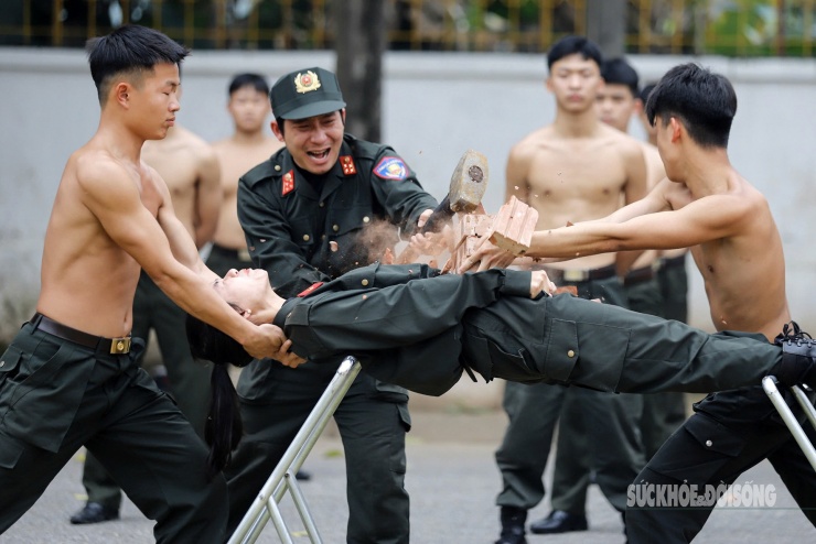 Nữ cảnh sát đặc nhiệm - những &#39;bông hoa thép&#39; trên thao trường - 3