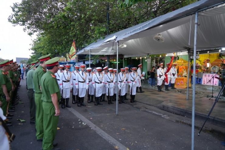 Công an tỉnh Bà Rịa-Vũng Tàu tổ chức Lễ truy điệu đồng chí Thượng sĩ Nguyễn Ngọc Minh Nhật về nơi an nghỉ cuối cùng.