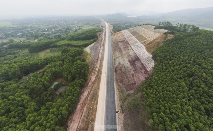 Diện mạo tuyến cao tốc hơn 9.700 tỷ qua Hà Tĩnh gần về đích - 9