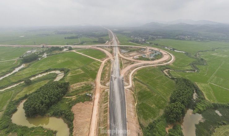 Diện mạo tuyến cao tốc hơn 9.700 tỷ qua Hà Tĩnh gần về đích - 14