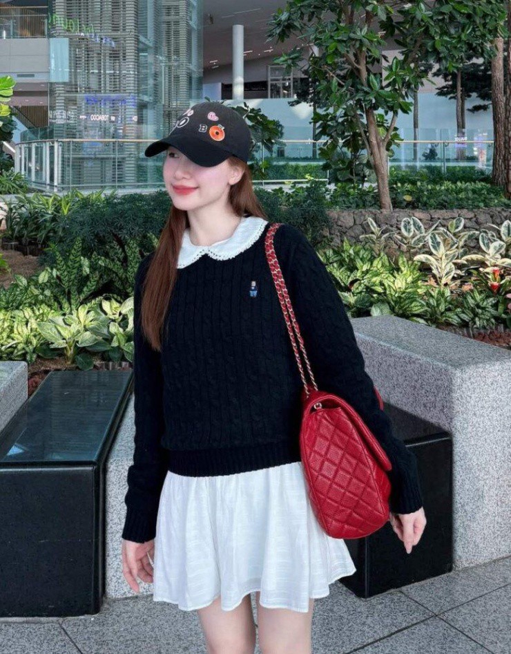 Hình ảnh trẻ trung không kém bất kỳ đàn em Vbiz nào. 