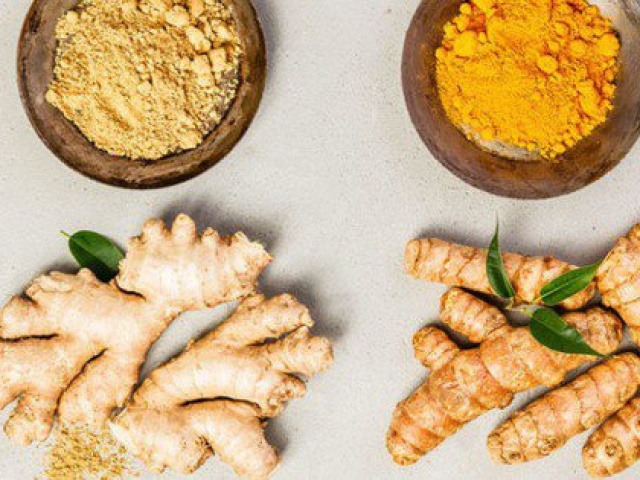 7 lý do nên uống một ly gừng và nghệ mỗi ngày