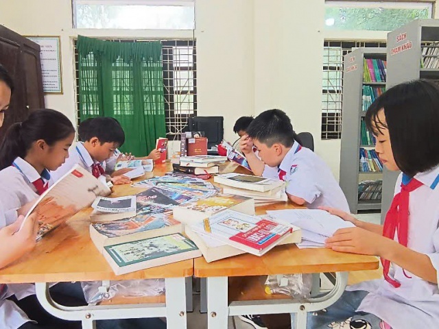 Những thầy cô viết đơn đăng ký dạy thêm miễn phí