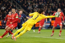 PSG đại chiến Liverpool: Thủ môn Alisson xuất thần, chia sẻ bí quyết giữ sạch lưới