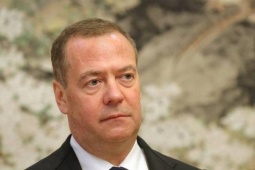 Ông Dmitry Medvedev nói gì về việc Tổng thống Ukraine thay đổi thái độ với Mỹ?