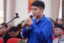 Nhiều người dân đến phiên xử vụ lũng đoạn đấu giá 30 tỷ đồng một m2 đất