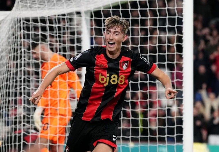 Huijsen&nbsp;có điều khoản giải phóng hợp đồng với&nbsp;Bournemouth&nbsp;là 50 triệu bảng