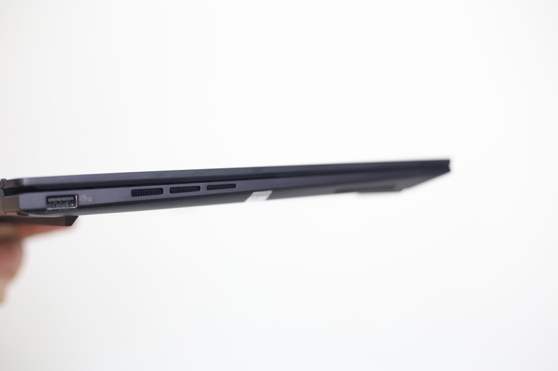 Bộ đôi laptop Asus Zenbook nhẹ 