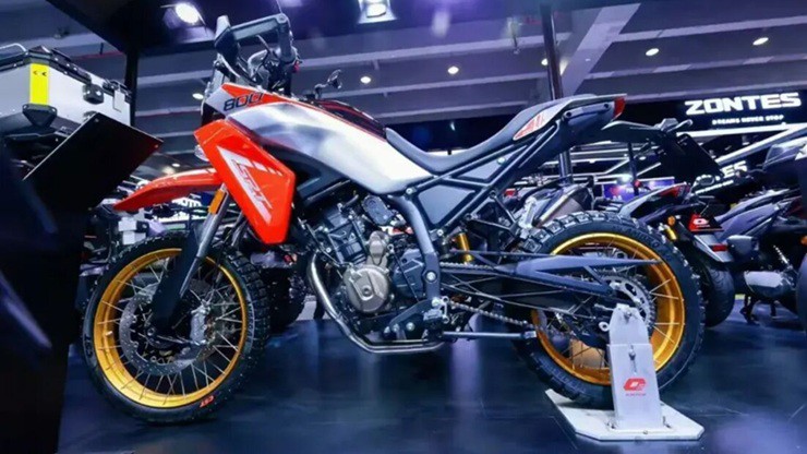 QJMotor SRT 800 RX - mô tô đang gây 