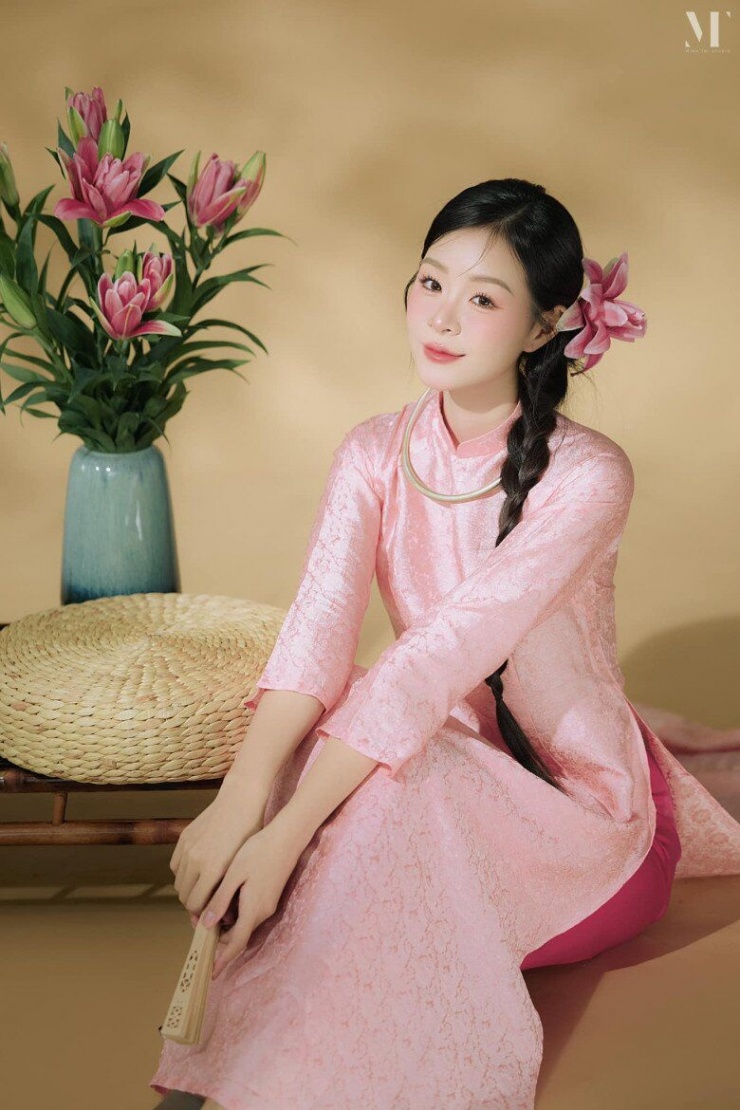 Mỹ nhân 10X không đóng khung mình trong một phong cách mà biến hoá đa dạng ở đời thường.