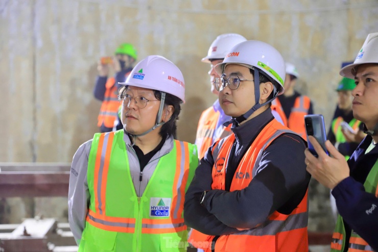 Khoảnh khắc robot TBM 'Thần tốc' xuyên lòng đất tiến vào ga S10-Cát Linh - 9