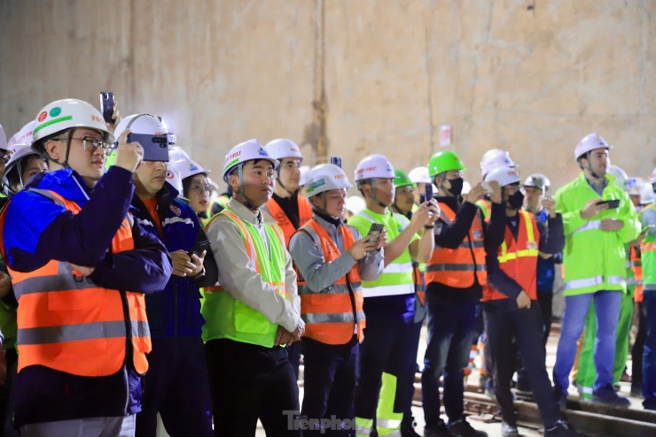 Khoảnh khắc robot TBM 'Thần tốc' xuyên lòng đất tiến vào ga S10-Cát Linh - 8