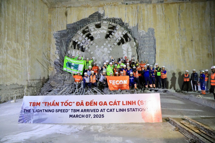 Khoảnh khắc robot TBM 'Thần tốc' xuyên lòng đất tiến vào ga S10-Cát Linh - 11