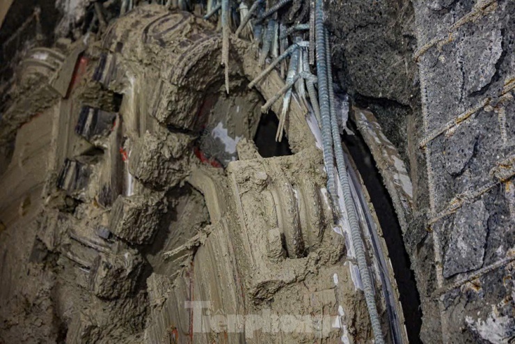 Khoảnh khắc robot TBM 'Thần tốc' xuyên lòng đất tiến vào ga S10-Cát Linh - 15