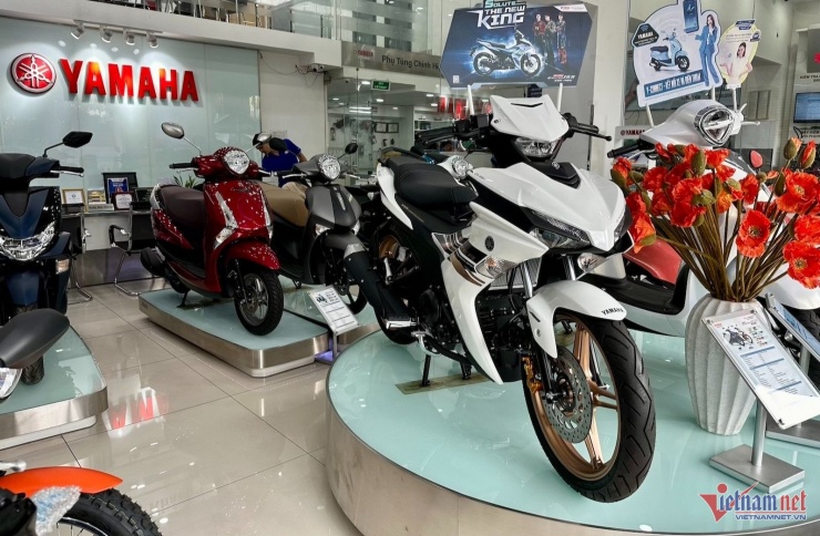 Các mẫu xe Yamaha mới đang được bày bán tại đại lý. Ảnh: Võ Tâm