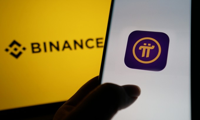 Giao diện Pi Network và Binance trên smartphone. Ảnh: Như Anh