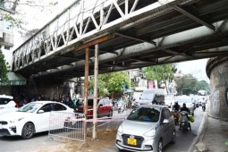 Cầu Long Biên phải 'chống nạng'