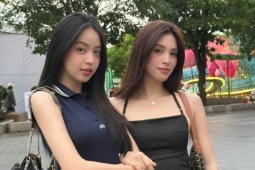 Thời trang - Xinh giống nhau chưa đủ, Hoa hậu Thanh Thủy và Tiểu Vy còn mặc đồ đồng điệu