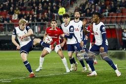 Trực tiếp bóng đá AZ Alkmaar - Tottenham: Bergvall phản lưới (Europa League)