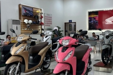 Lượng xe máy mới tăng mạnh, các mẫu hot tiếp tục giảm giá sâu để hút...