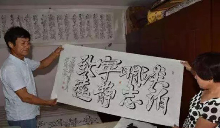 Xuất thân nông thôn, bị cười nhạo vì học thư pháp, giờ kiếm tiền tỉ/năm - 3