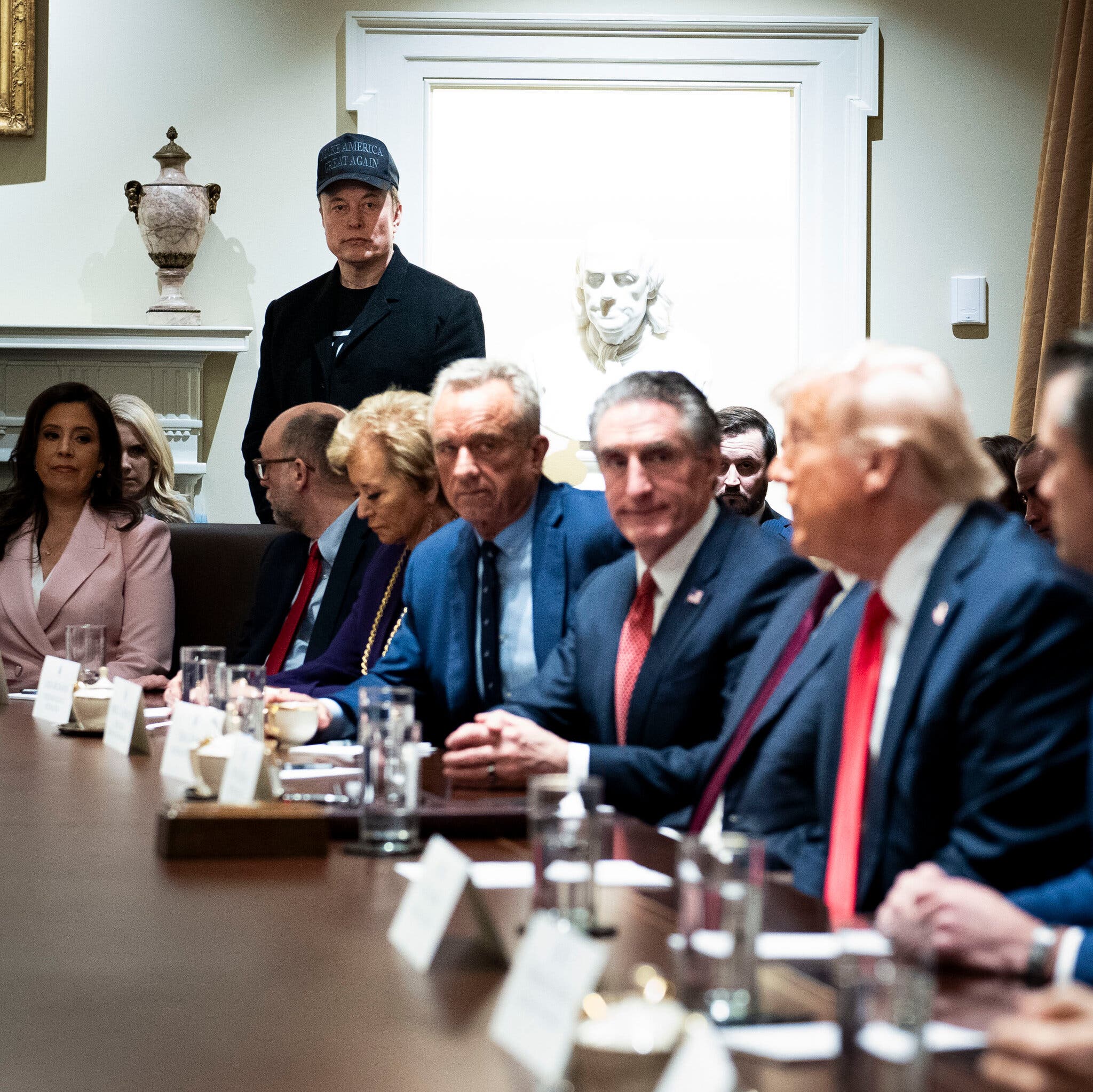 Tỷ phú Elon Musk xuất hiện trong cuộc họp Nội các do ông Trump chủ trì vào tuần trước. Ảnh: New York Times.