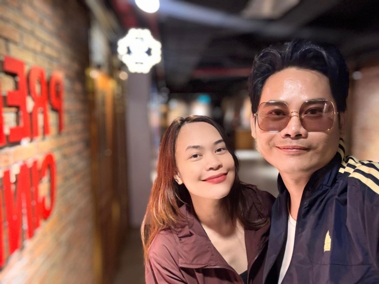 Trọng Tấn tặng vợ cả vườn hoa, Bằng Kiều gây bất ngờ quà 8/3 cho bạn gái kém 17 tuổi - 5