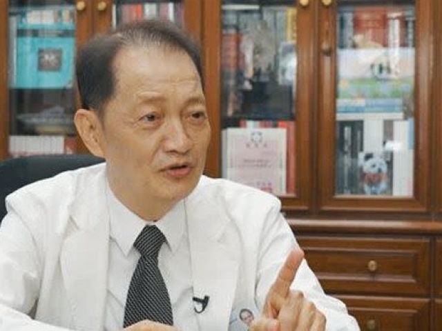 Mắc 4 loại ung thư, bác sĩ hối tiếc về thói quen từ ngày nhỏ