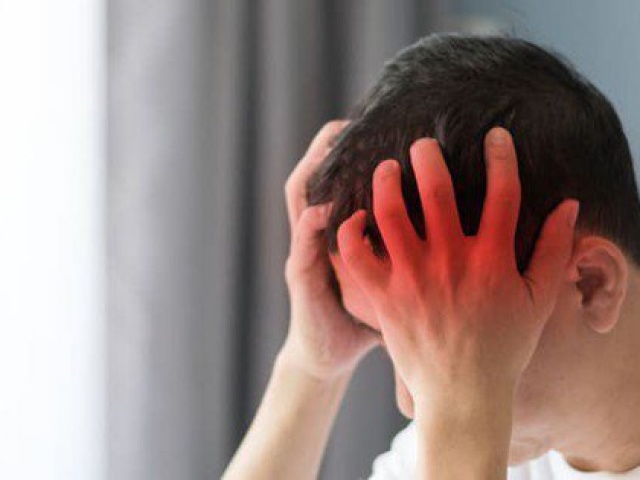 Diễn viên Quý Bình phát hiện u não từ dấu hiệu đau đầu, khi nào đau đầu gây nguy hiểm, cần đi khám?