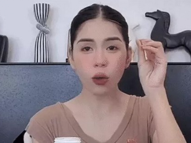 Bác sĩ nghi ngờ quảng cáo “1 viên kẹo bằng 12kg việt quất“ của Hằng “Du Mục“