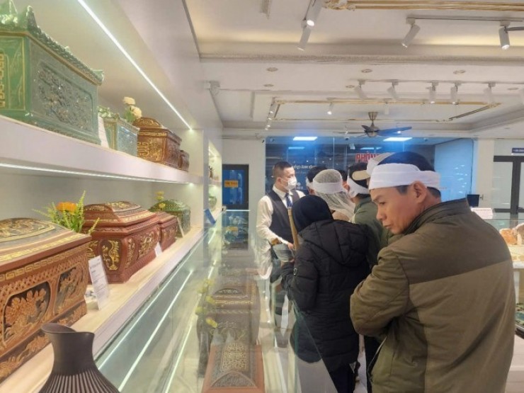 Hàng chục triệu mỗi bộ tiểu quách ở Thanh Bình An Lạc Viên, vì sao hiếm đồ vài triệu?