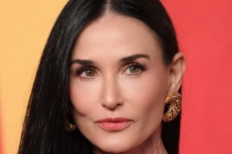 Demi Moore giữ gìn sắc vóc