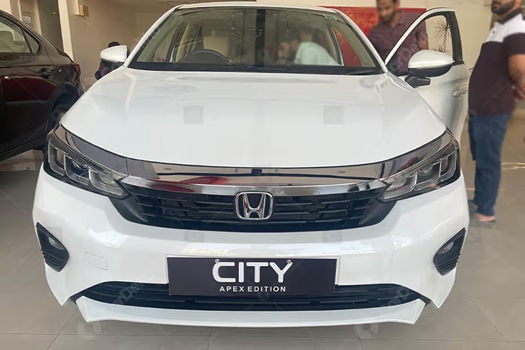 Ảnh thực tế Honda City bản đặc biệt tại đại lý, giá khoảng 365 triệu đồng - 3