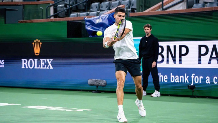 Alcaraz tập luyện chuẩn bị cho trận ra quân Indian Wells 2025 gặp&nbsp;Quentin Halys