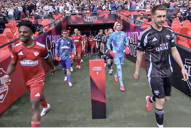 Trận đấu từ thiện của Sidemen và Youtbe Allstars đã bán sạch 90.000 vé chỉ sau 3 tiếng mở bán