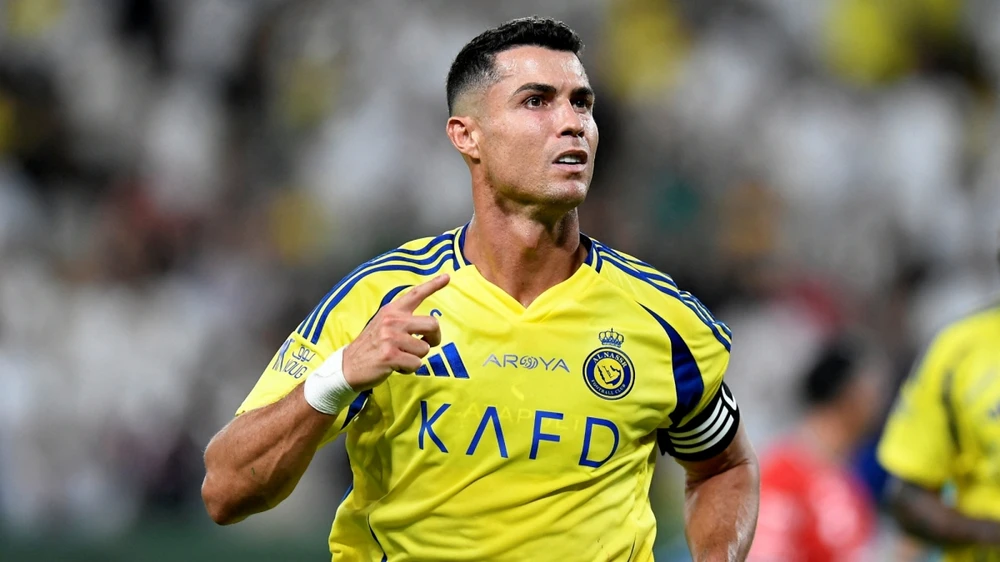 Tiền đạo Ronaldo "đanh đá" với người hâm mộ như thật khiến nhiều "antifan" ném đá. Ảnh: Al Nasr